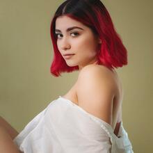  Nude