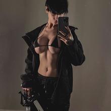  Nude