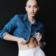  Nude