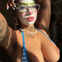  Nude