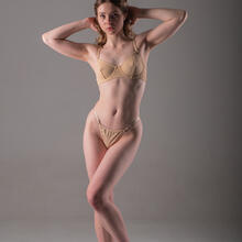  Nude