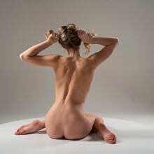  Nude