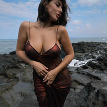  Nude