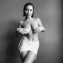  Nude