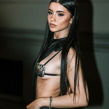  Nude