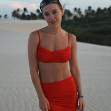  Nude