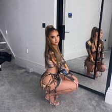  Nude