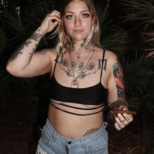  Nude