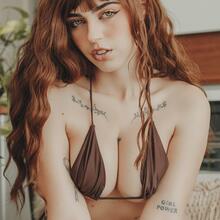  Nude