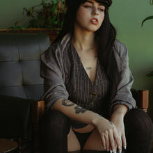  Nude