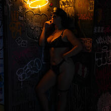  Nude