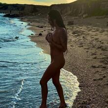  Nude