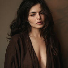  Nude