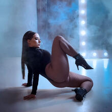  Nude