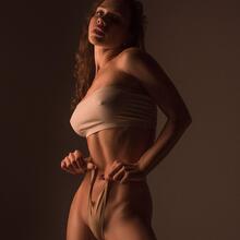  Nude