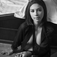  Nude