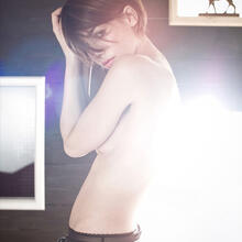  Nude