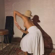  Nude