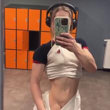  Nude