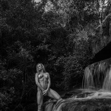  Nude