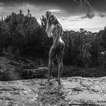  Nude