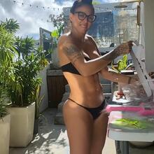  Nude