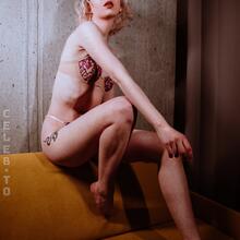  Nude