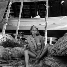  Nude