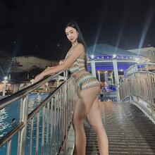  Nude