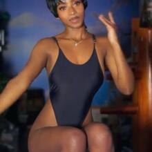  Nude