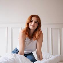  Nude