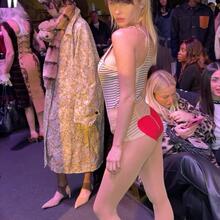  Nude