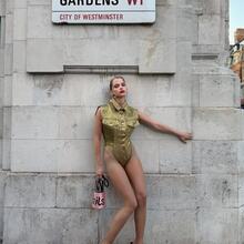  Nude