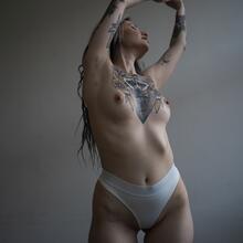  Nude