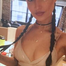  Nude