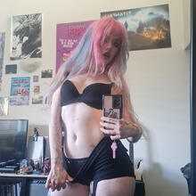  Nude