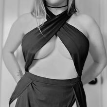  Nude