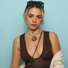  Nude