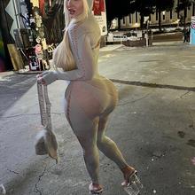  Nude