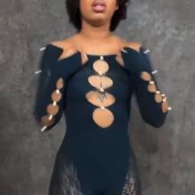  Nude
