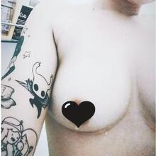  Nude