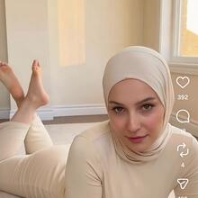  Nude