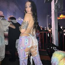  Nude