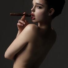  Nude