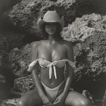  Nude