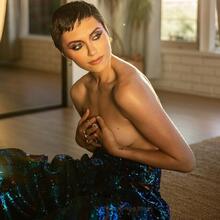  Nude