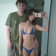  Nude