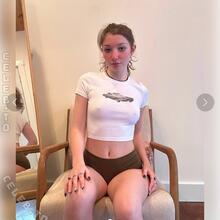  Nude