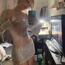  Nude