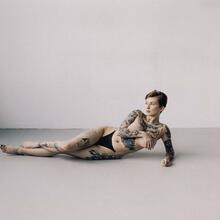  Nude